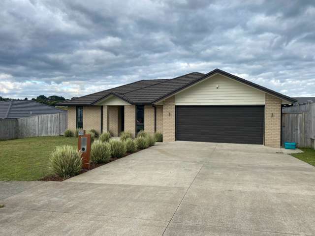 Short Term Rental - Sensational Family Home - ...