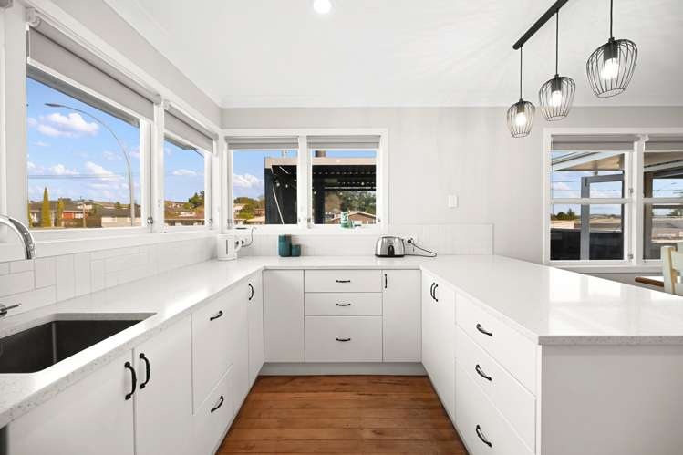 1 Garden Heights Avenue Glenview_4