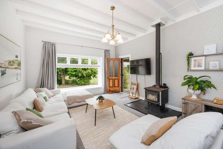 1435 Waughs Road Aorangi_10