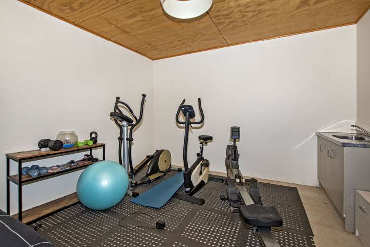 127 Riverside Drive Parahaki_20