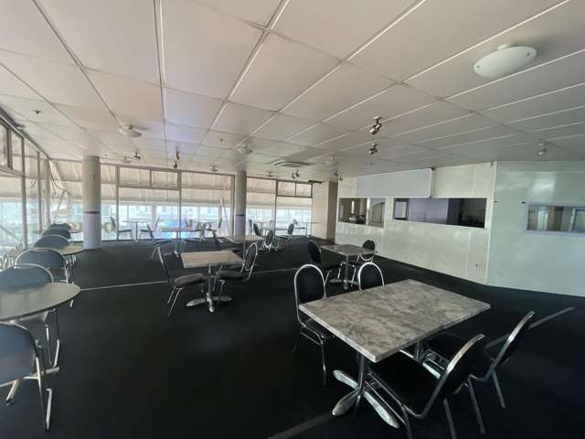 Upper/71-81 Cuba St Te Aro_1