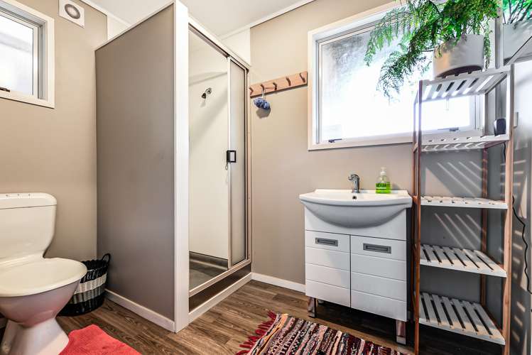 2 Point Street Raglan_21