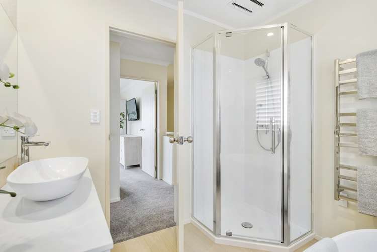 2 Columbia Crescent Beachlands_40