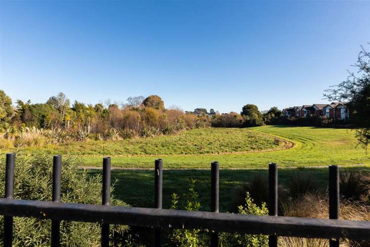 16c Saracen Avenue Northwood_17