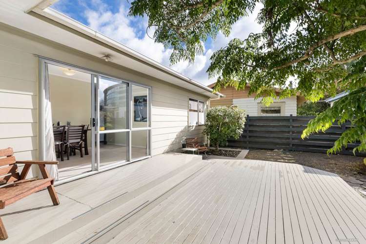 2/20 Northcote Road Takapuna_6