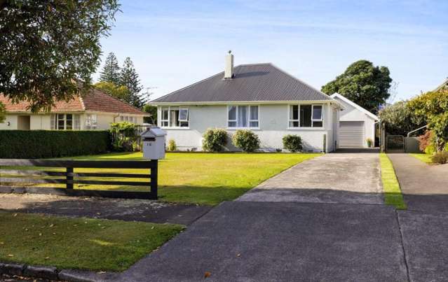Pet Friendly three bedroom  home in Brookands