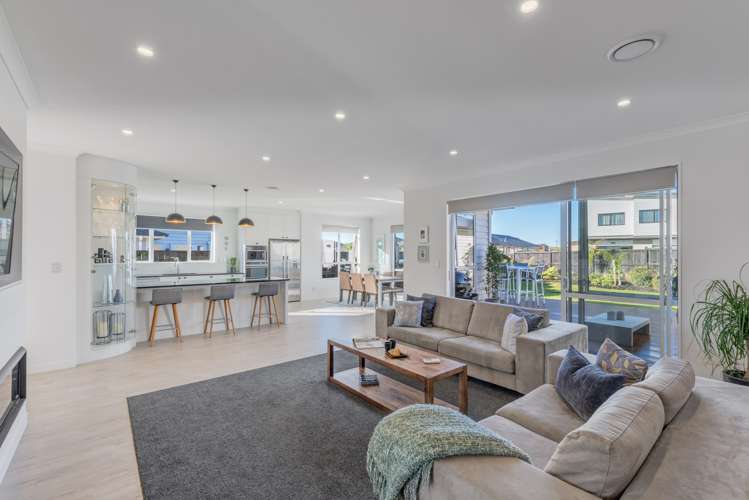 5 Defender Crescent Beachlands_5