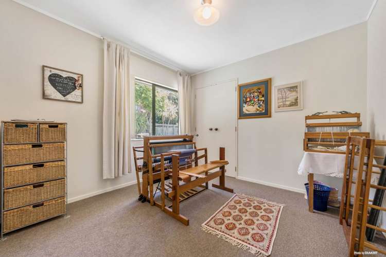 18 Lasque Place Glen Eden_14