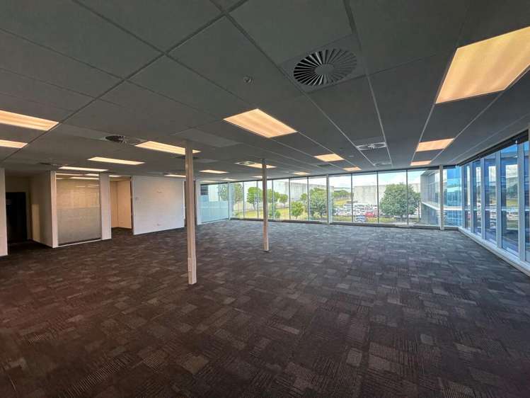 First Floor, 4 Pavilion Drive, Mangere Mangere_1