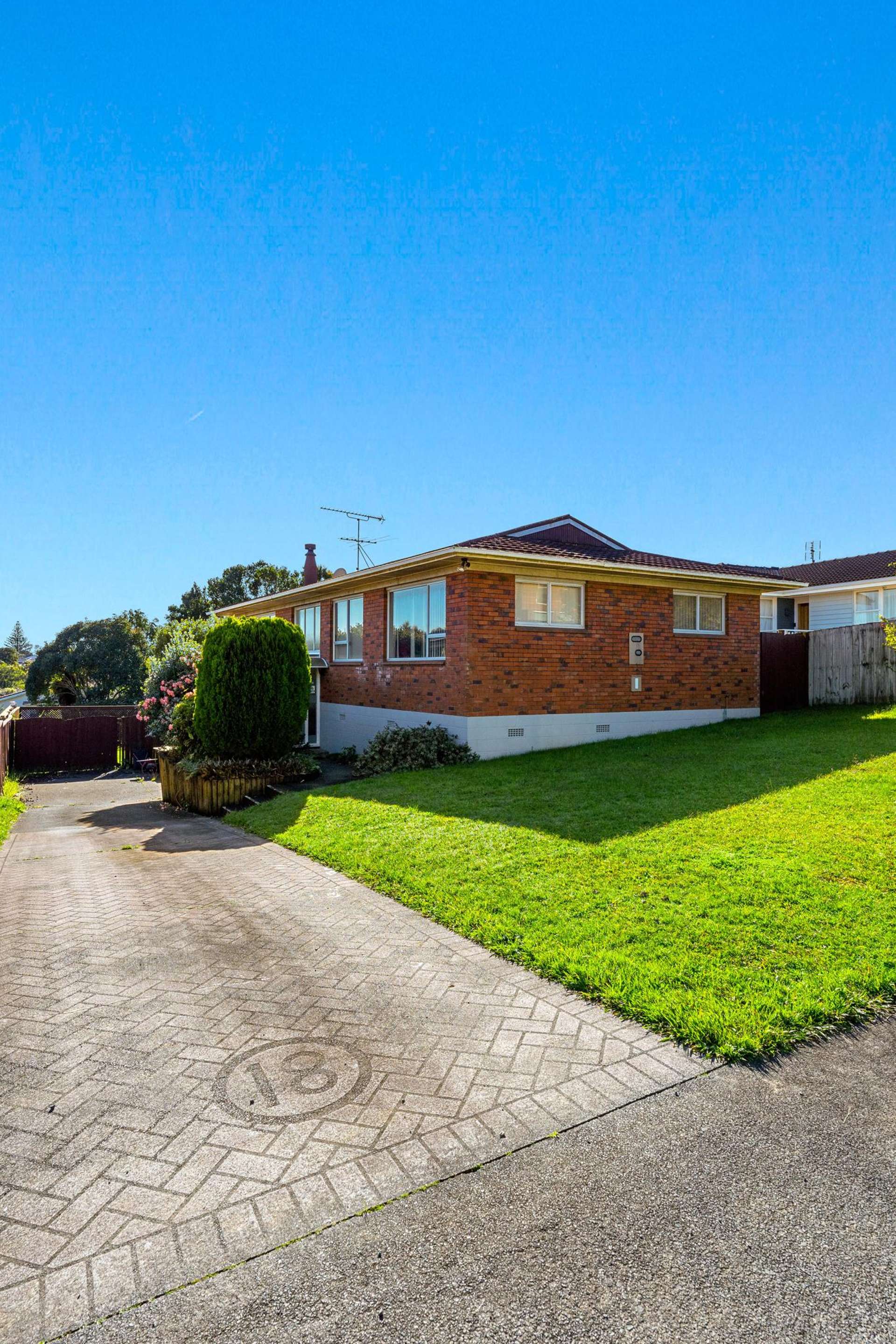 18 Jade Avenue Pakuranga Heights_0