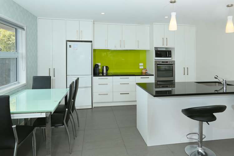 124 Flanshaw Road Te Atatu South_1