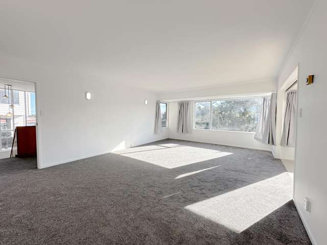 Spacious 4-Bedroom Family Home with Bonus Downstairs Mulitpurpose Room