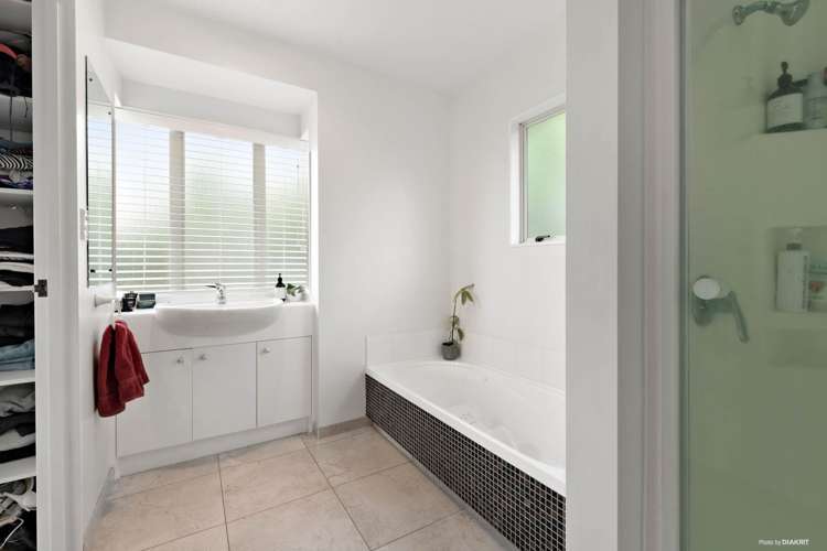 2/96 William Bayes Place Red Beach_8