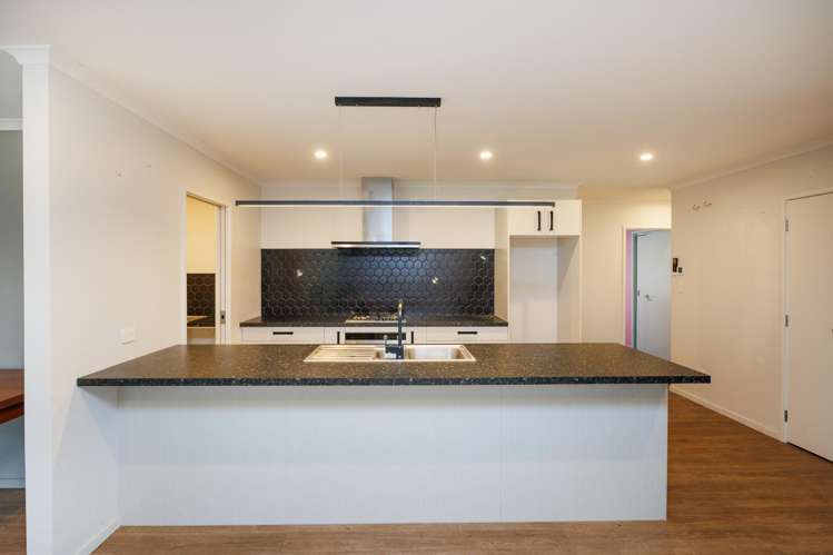 16a Rayner Lane Marton_7