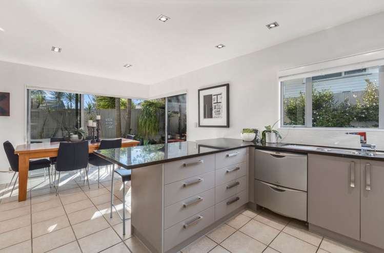 2/25 Napier Avenue Takapuna_7