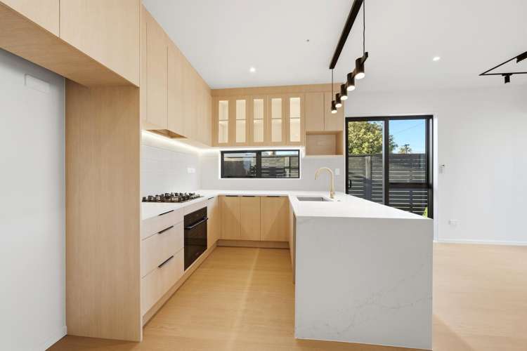 5/25 Swan Crescent Pakuranga_14