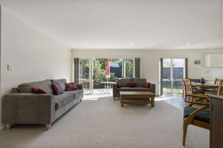 319a Royal Road Massey_15