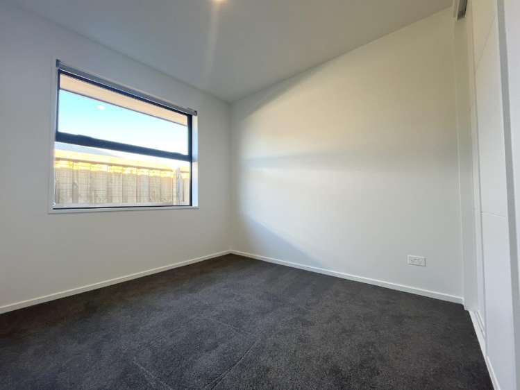 76 Accadia Drive 11103_9