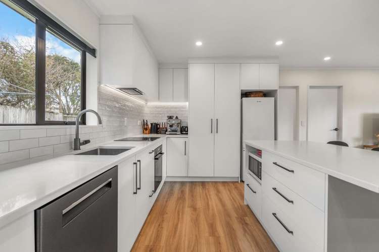 121 Heaphy Street 11385_4