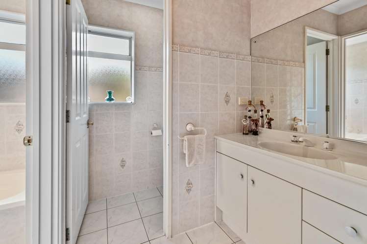 15 Trossach Place Wattle Downs_24