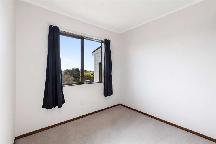 2/4 Danbury Drive Torbay_16