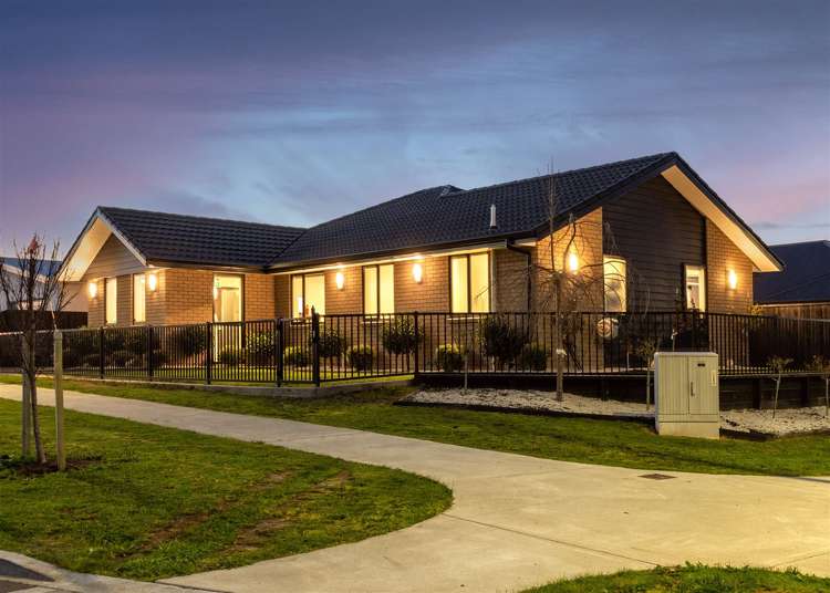 16 Spitfire Drive Burleigh_17