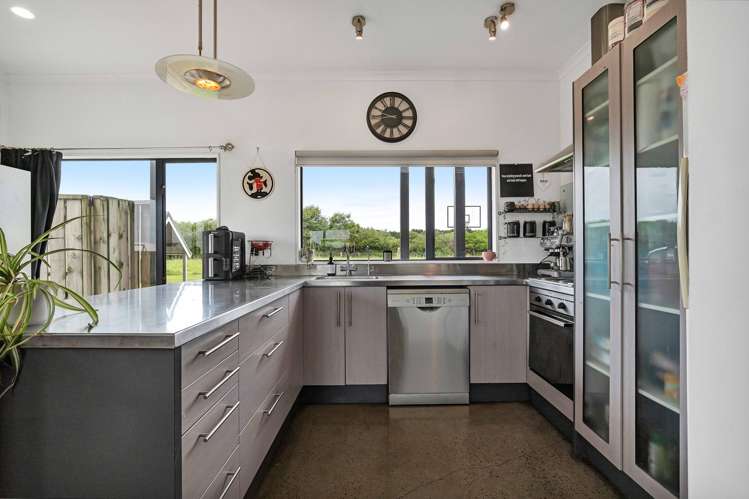 1544 South Road Manutahi_13