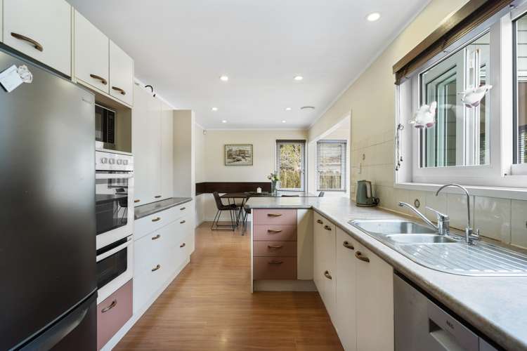 22 Gwenand Place Botany Downs_13