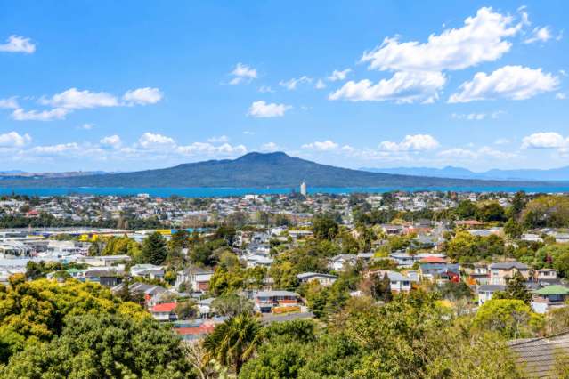 Rangitoto Views, Near-New & Beautifully Upgraded