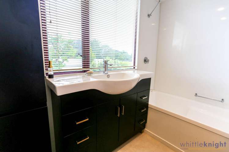 8a Braco Place Burnside_9