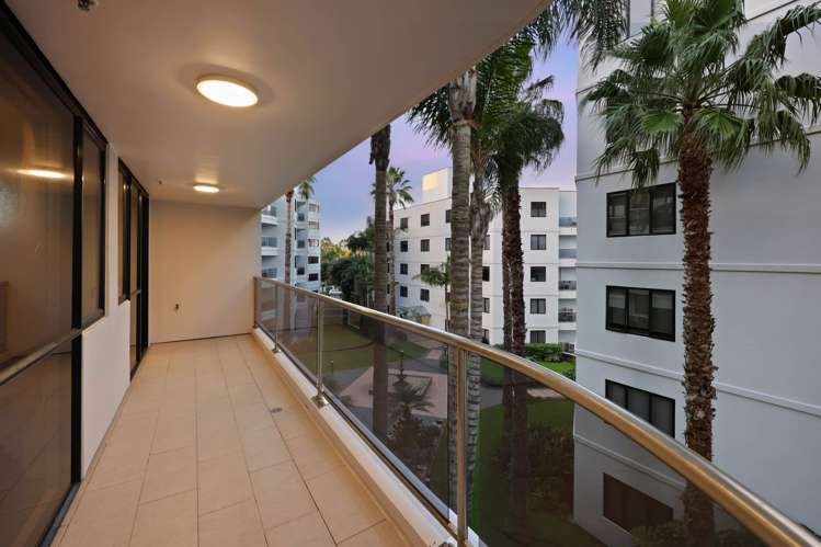 2C/171 Hurstmere Road Takapuna_5