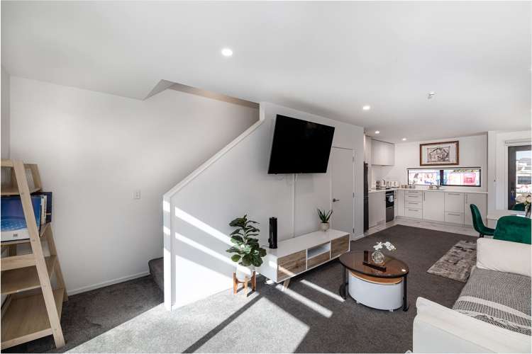 11/4 Riccarton Road Riccarton_3