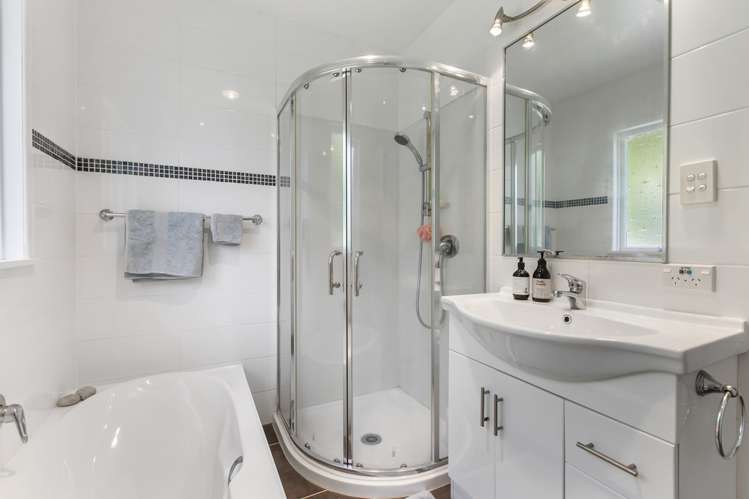 32 Dolbear Street Titirangi_11