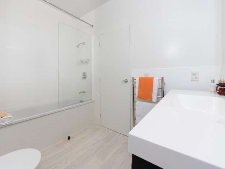 2/607 Glenfield Road Totara Vale_10