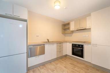 207 (3G)/121 Newton Road_3