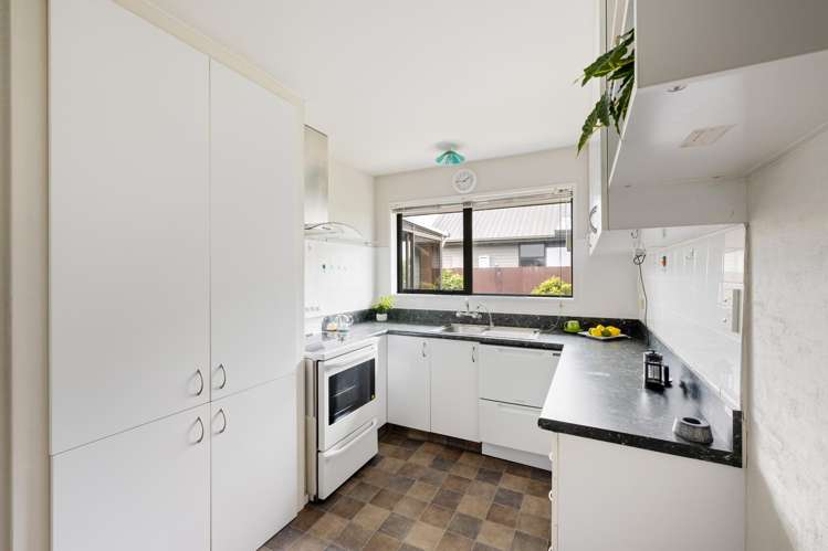 2/2 Burnridge Place Belfast_6