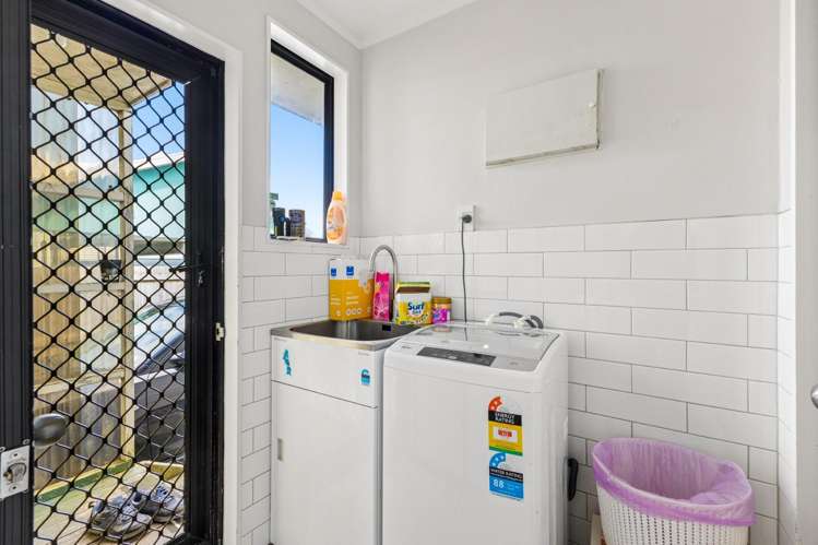2/77 Redcrest Ave 10939_10