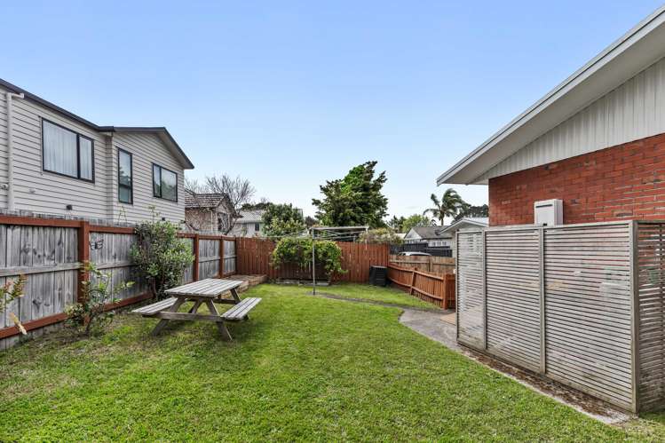 2/4 Illana Place Ranui_26