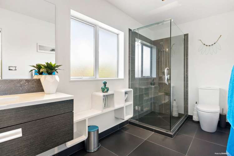 1 Ngaire Close Wainui_12