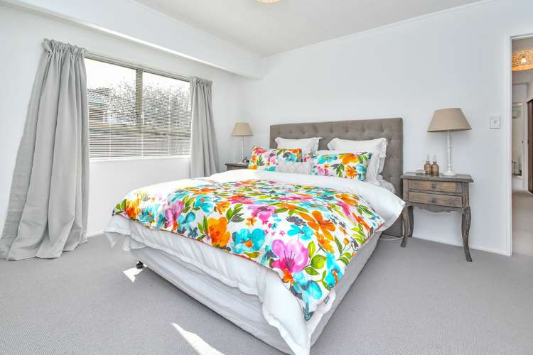 2/4 Sunshine Place Papakura_7