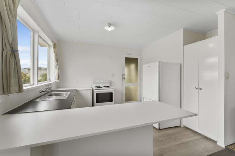 6B Robert Mckeen Otaki Beach_2