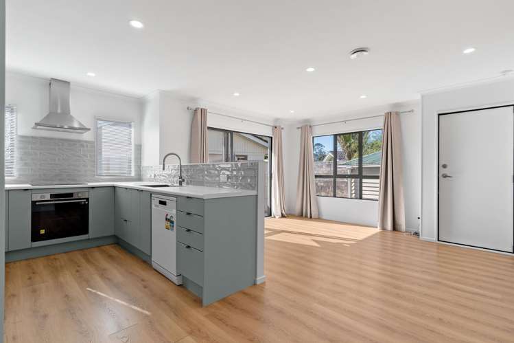 8a Coey Place Glen Eden_6