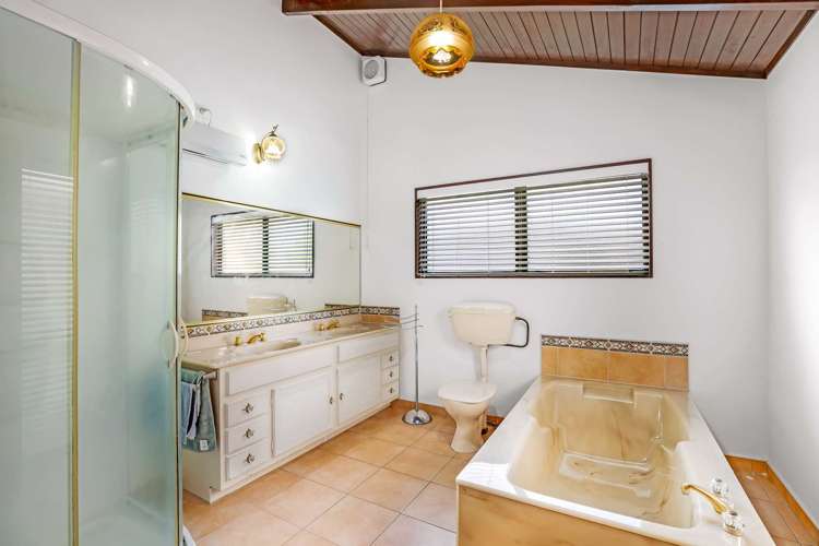 42 John Dee Crescent Red Beach_17
