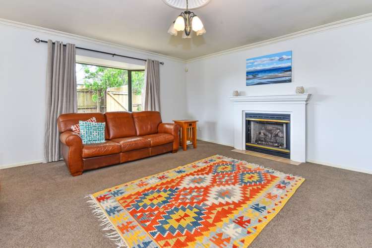 25 Castlehill Court Wattle Downs_21