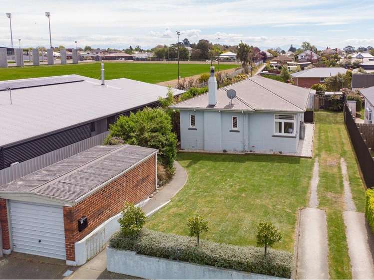 19 Raymond Street West End_18