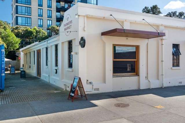Prime location in the heart of Catalina Bay