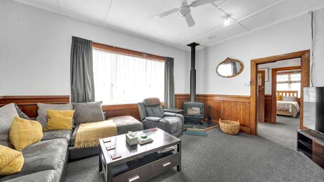 10 Saunders Street and 4 Ryley Street Owaka_3