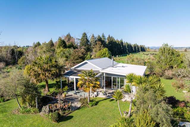 A 1920's bungalow & 6.71 ha of grazing land