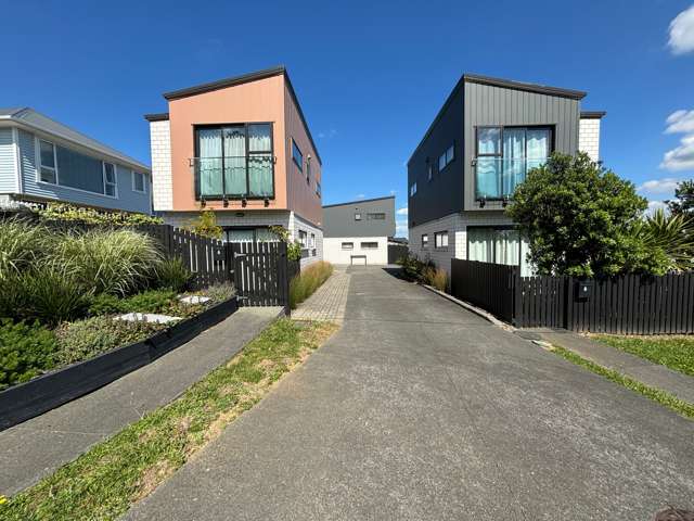 2 bedrooms with carpark! On Peninsula