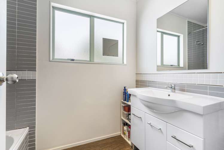 29a Chilcott Road Henderson_12